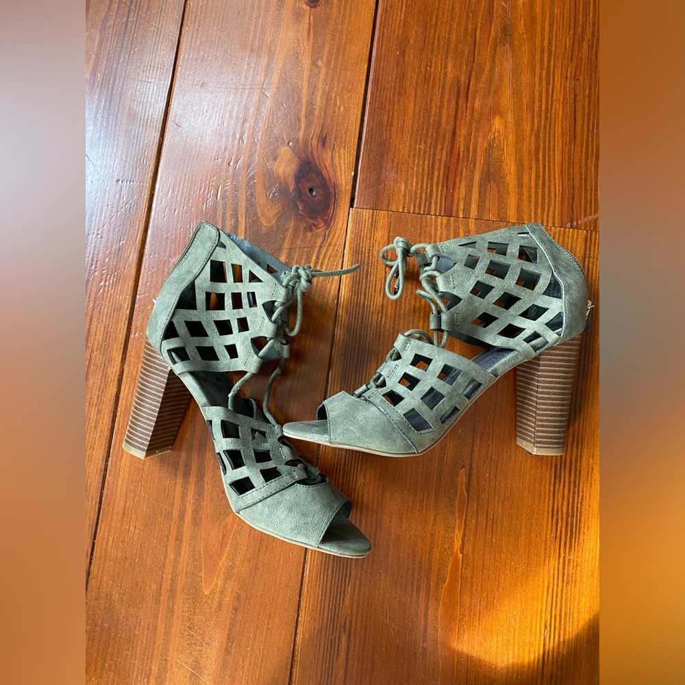 suede heels from g by guess !!